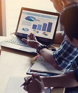 RoxAI: zaawansowane alerty i inteligentna automatyzacja częścią Qlik Sense